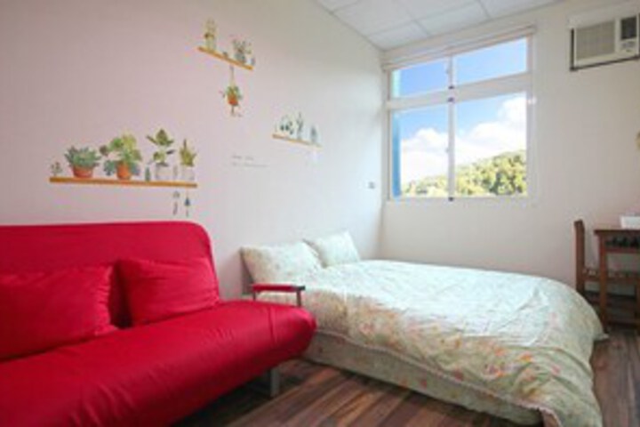 Room 10 of 13