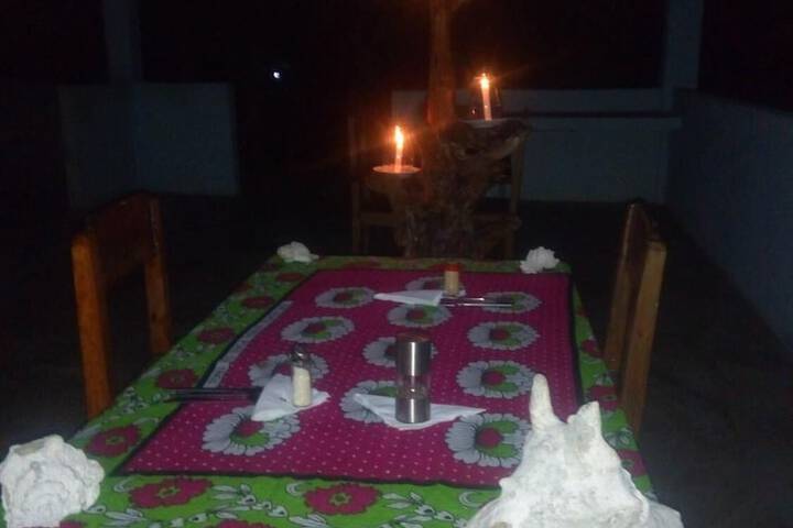 Dining 2 of 4