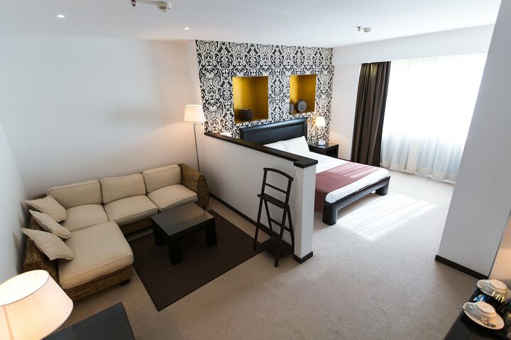 Room 10 of 36