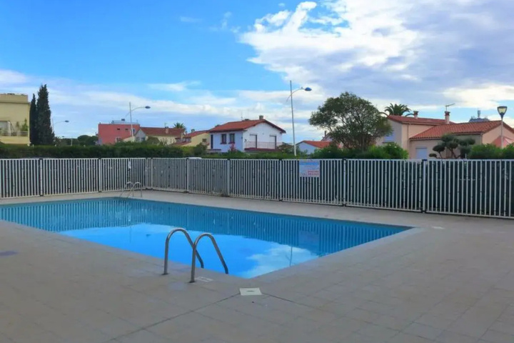 Pool 10 of 17