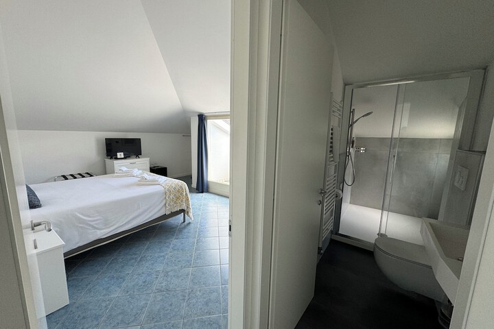 Room 27 of 129