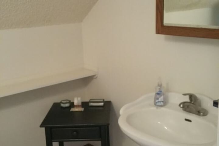 Room 126 of 198