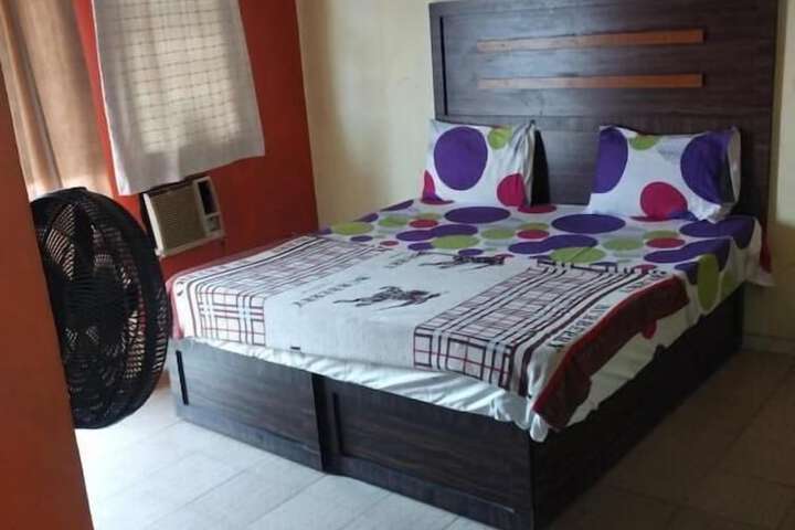 Room 10 of 27