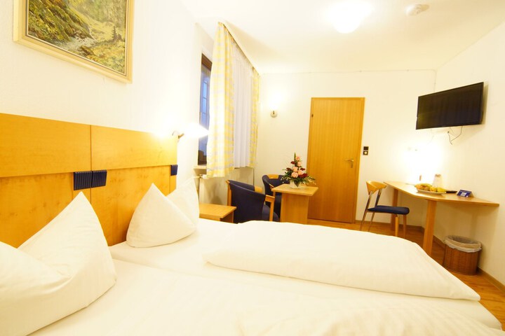 Room 13 of 48