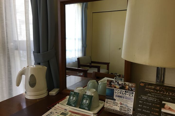 Room 6 of 35