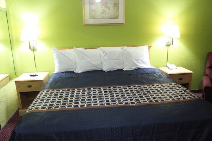 Room 12 of 51
