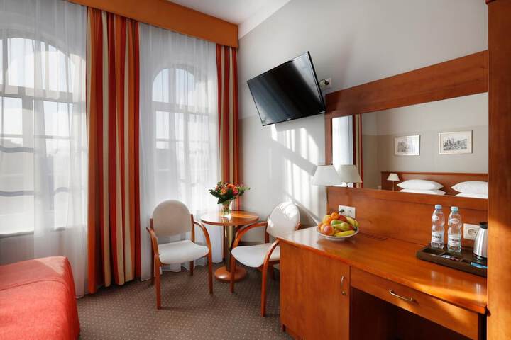 Room 13 of 42
