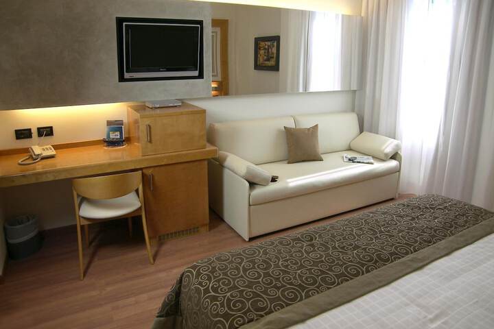 Room 32 of 73