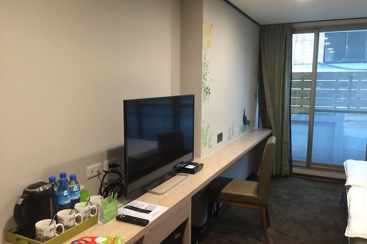 Room 6 of 92