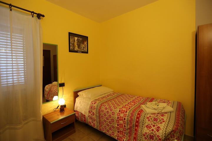 Room 16 of 63