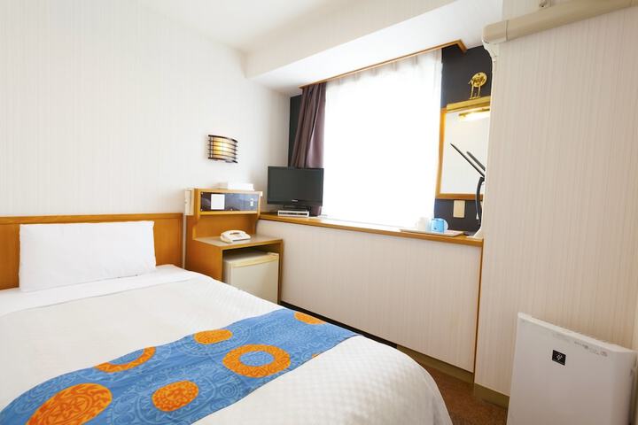 Room 8 of 93