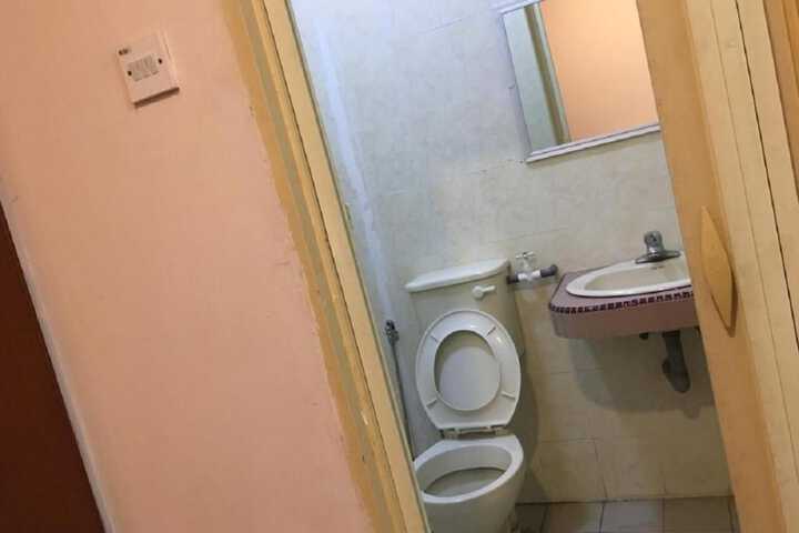 Room 33 of 48