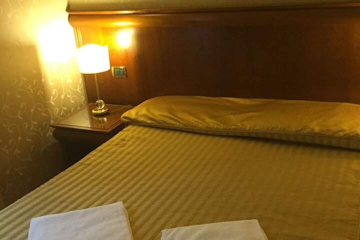 Room 15 of 48