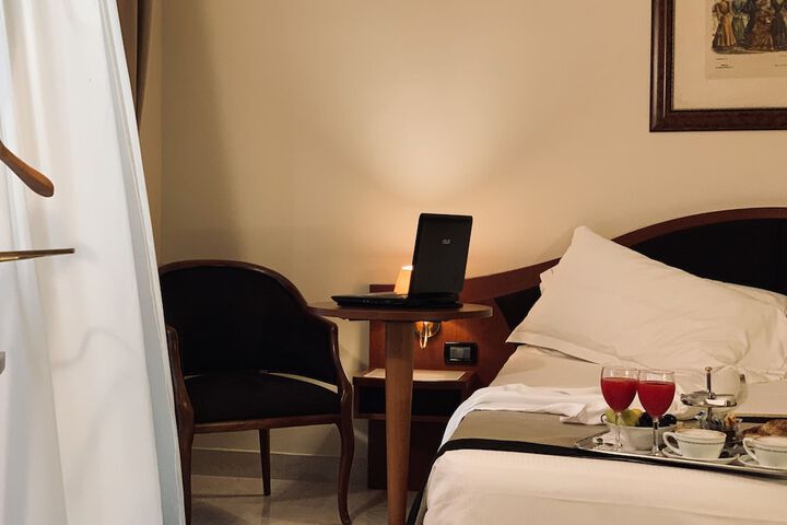 Room 15 of 25