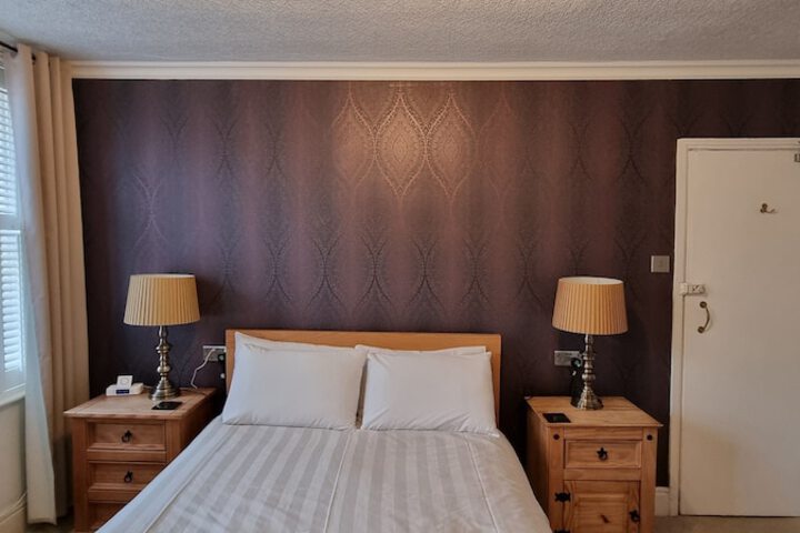 Room 25 of 28