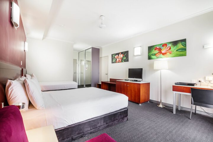 Room 3 of 108