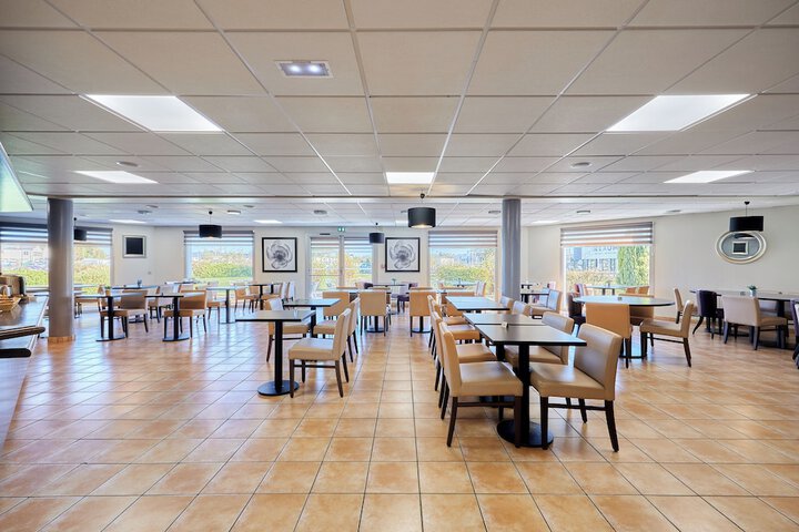 Dining 74 of 92