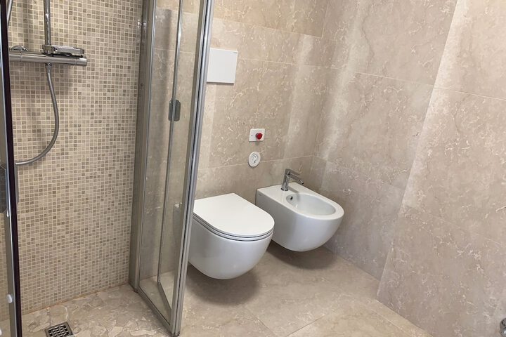 Room 65 of 106