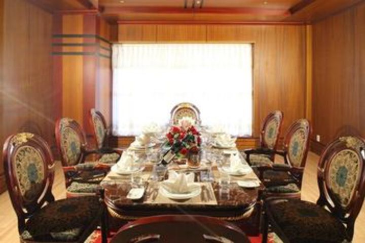 Dining 55 of 61