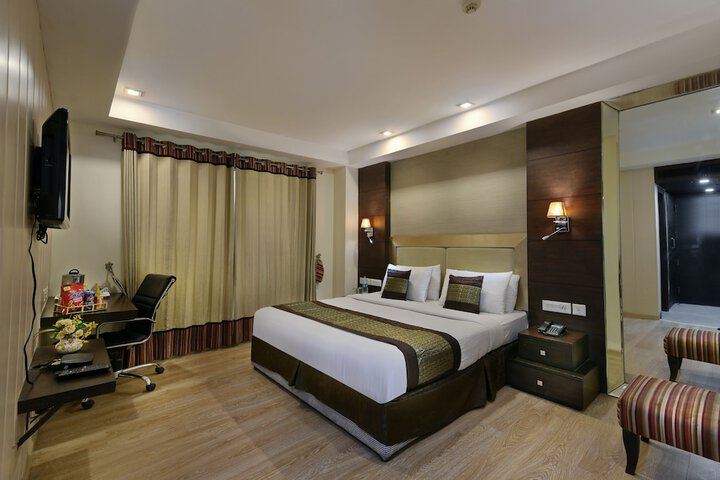 Room 8 of 38