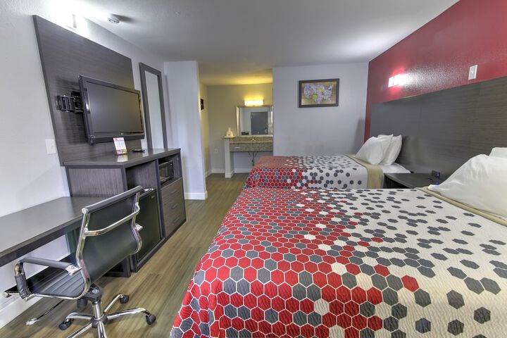 2 Double Beds (1 of 7)