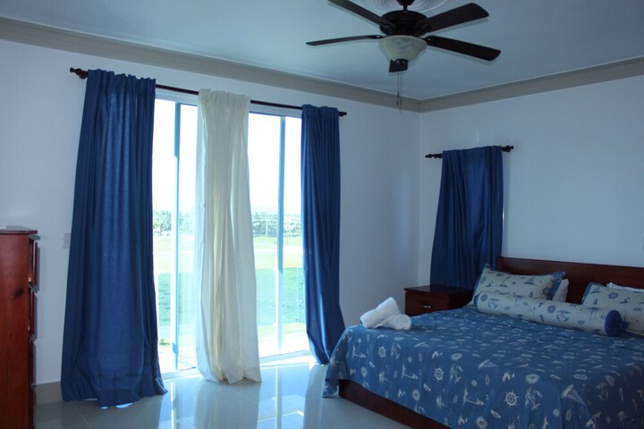 Room 3 of 10