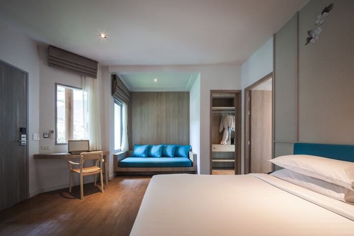 Room 5 of 48