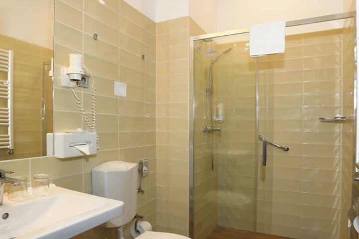 Room 105 of 139