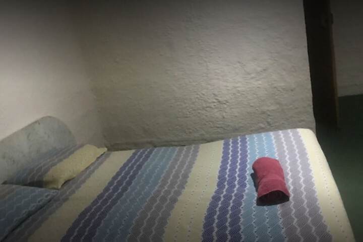 Room 8 of 25