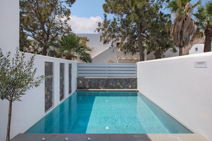 Hotel Pool