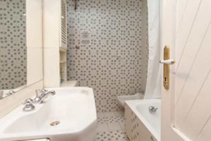 Room 2 of 21