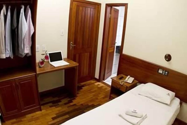 Room 6 of 14