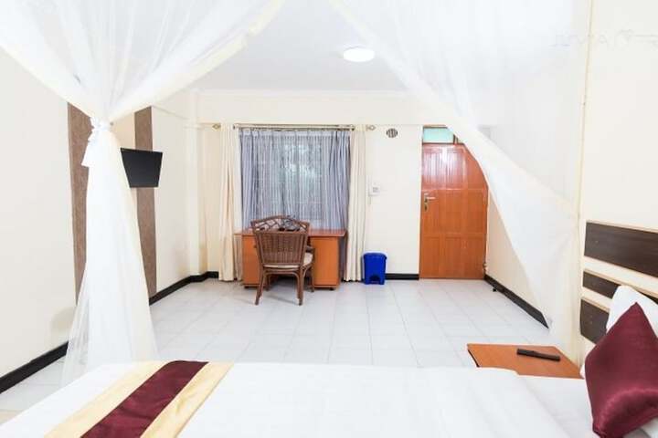 Room 8 of 16