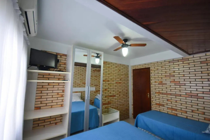 Room 4 of 16