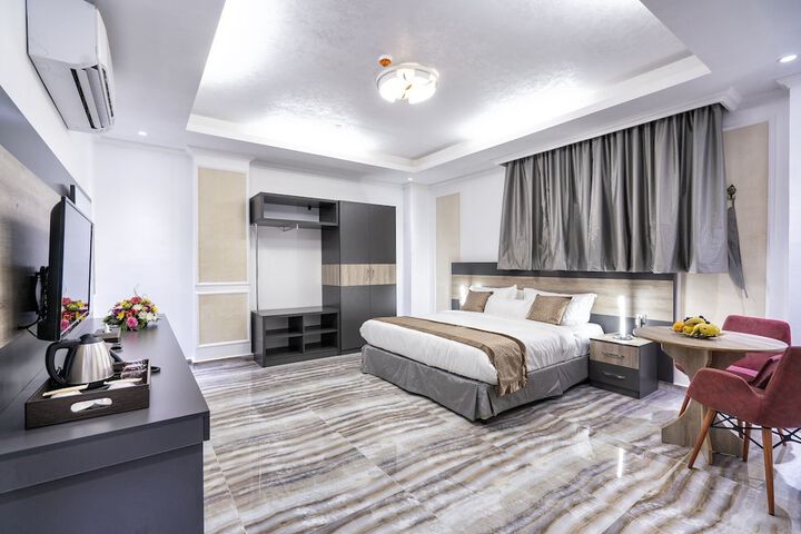 Room 12 of 34