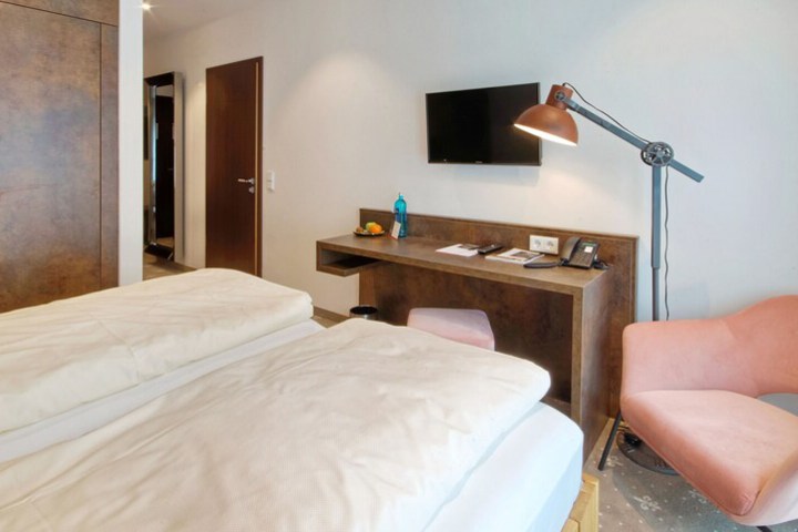 Room 5 of 42