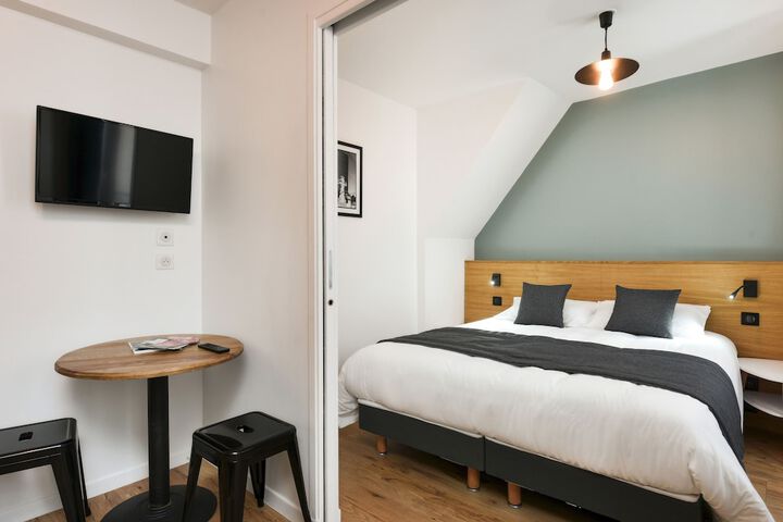 Room 3 of 33