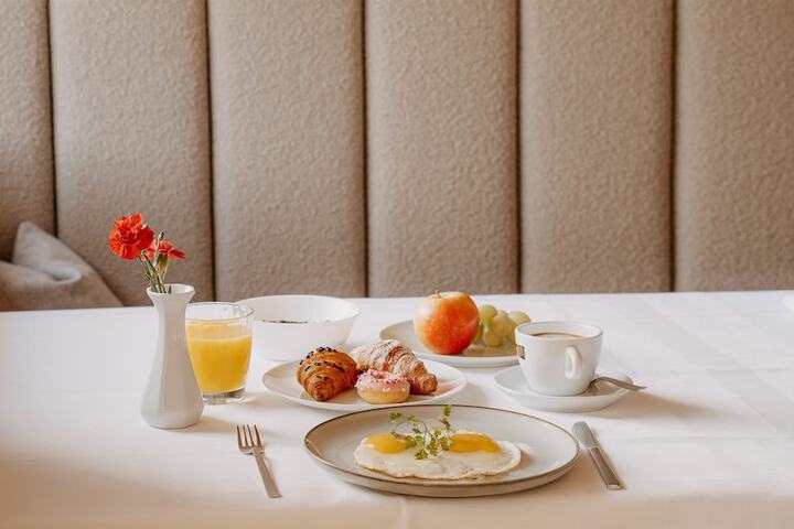 Breakfast/Coffee Service 85 of 107