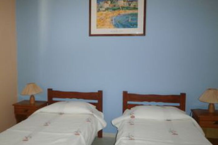 Room 9 of 40