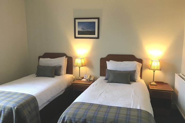 Room 21 of 144