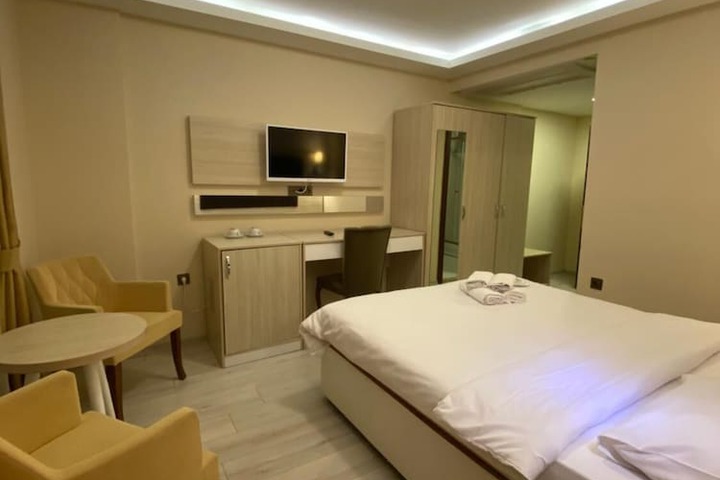Room 8 of 43