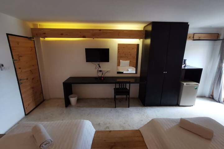 Room 12 of 82