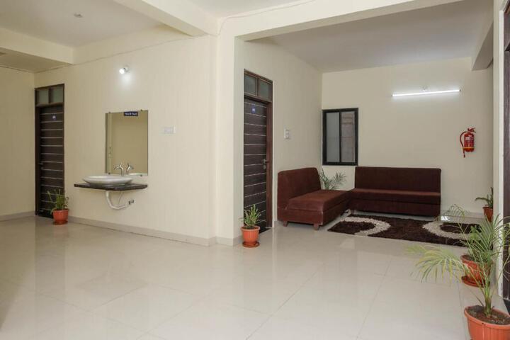 Hotel Metro by OYO Rooms