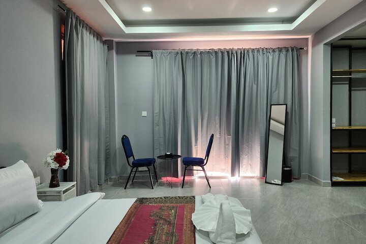 Room 14 of 65