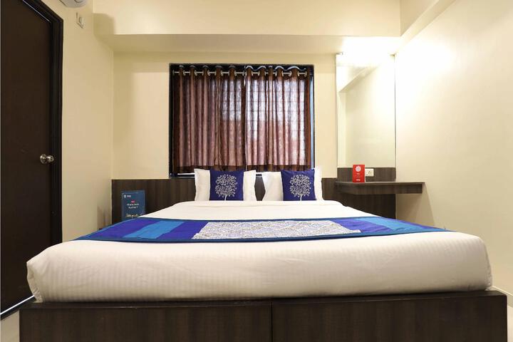Room 3 of 9
