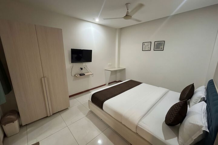 Room 2 of 37
