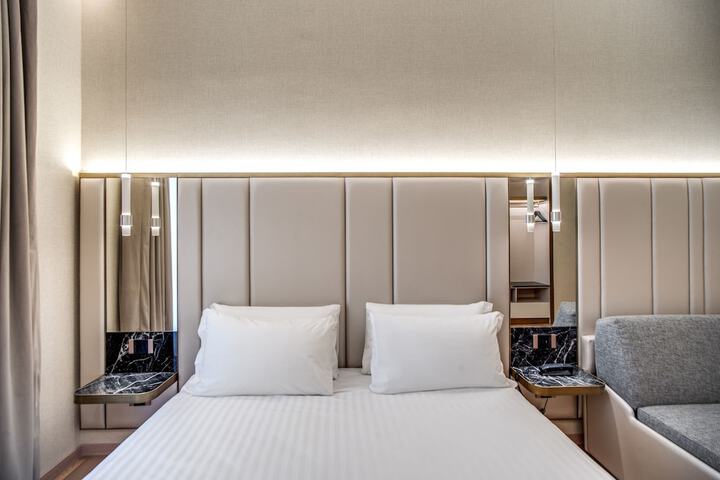Room 34 of 114