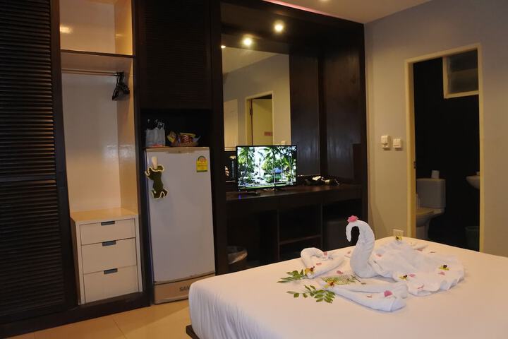 Room 4 of 28