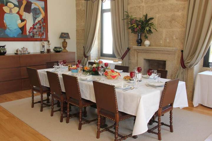 Dining 11 of 24