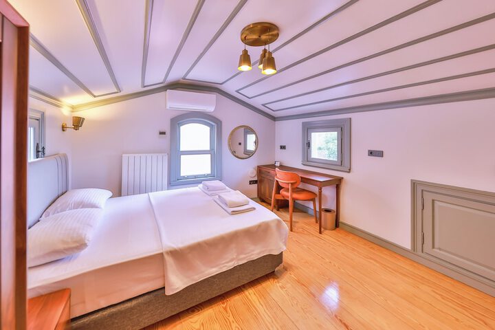Room 5 of 36